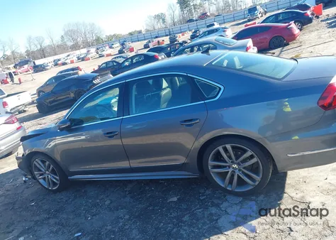 2017 Volkswagen Passat 1.8T R-Line z USA, uszkodzony, nr VIN 1VWDT7A36HC008279